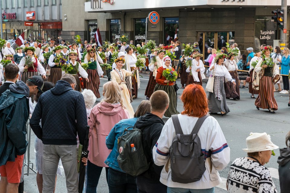 Dziesmu un deju svētku dalībnieku gājiens «Novadu dižošanās». null