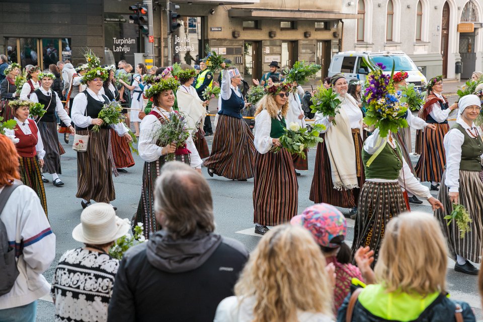 Dziesmu un deju svētku dalībnieku gājiens «Novadu dižošanās». null