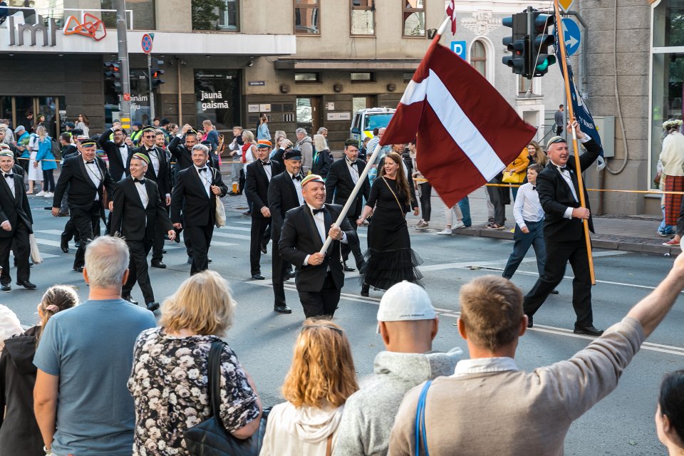 Dziesmu un deju svētku dalībnieku gājiens «Novadu dižošanās». Prezidiju konventa vīru koris.