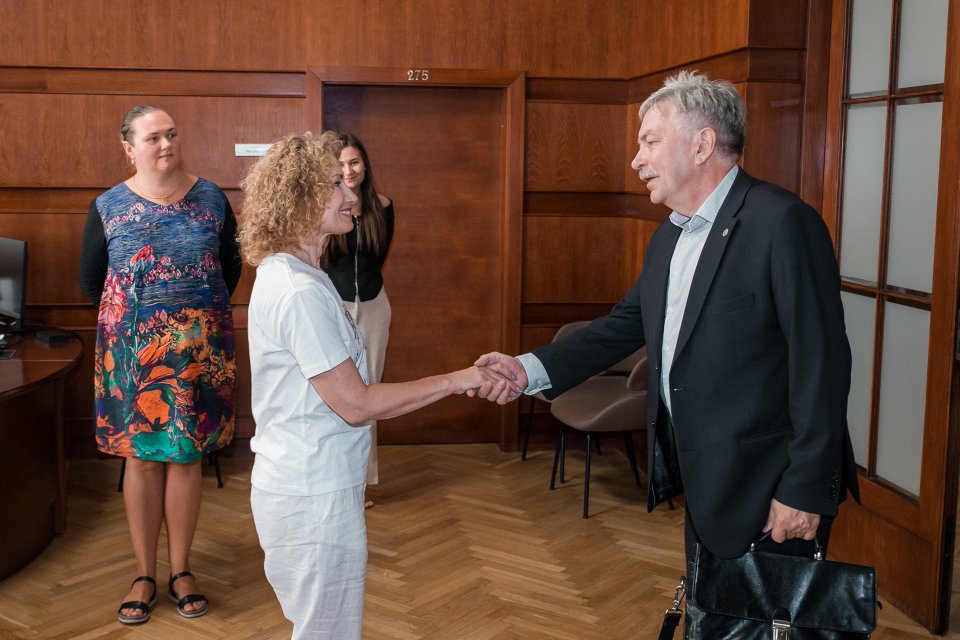 Latvijas Universitātes rektora prof. Indriķa Muižnieka tikšanās ar Černihivas Nacionālās politehniskās universitātes pārstāvi prof. Olhu Rudenko. null